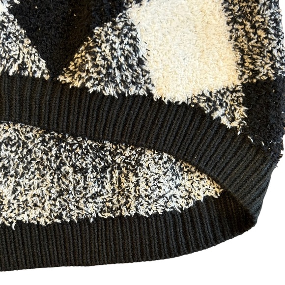 NEW Old Navy Cozy Printed Sweater for Pets in Black Buffalo Plaid SZ Large - Picture 5 of 9